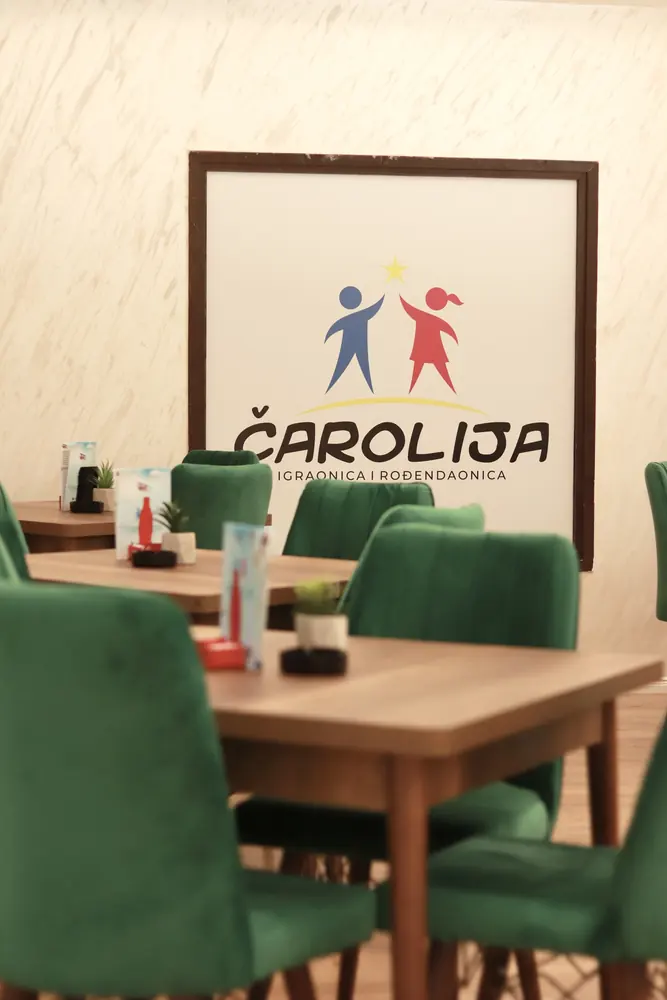 Stolovi sa logom Čarolije